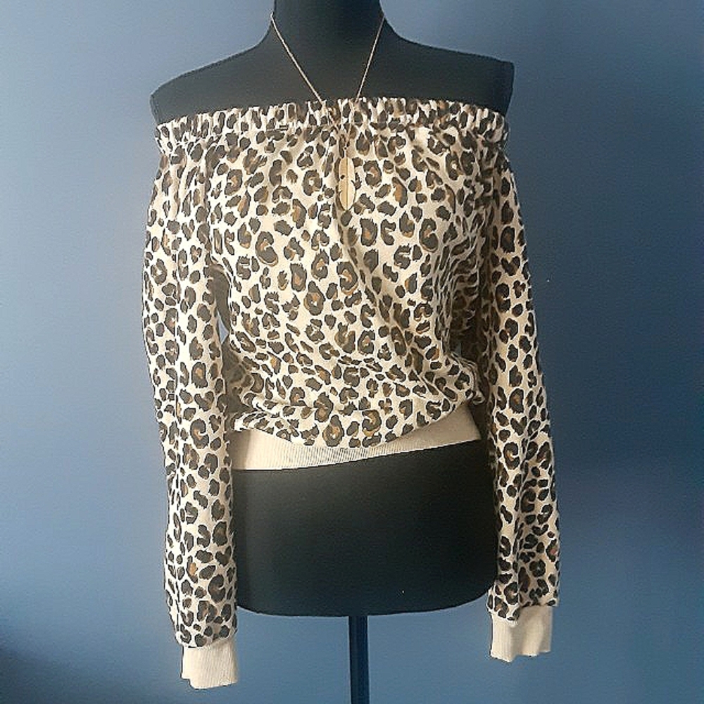 H&M Off-the-Shoulder Leopard Print Banded Sweatshirt